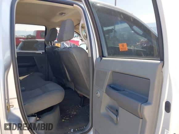 2006 Dodge 1500 SLT z VIN 1D7HU18206J163159, wystawiony jako IAAI lot #43199301 z przebiegiem Nie podano mil oraz . Historia ofert i sprzedaży dostępna na DreamBid. Obrazek 8.