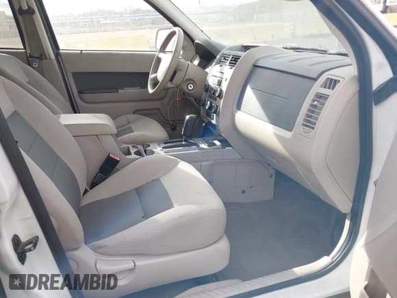 ✅ 2009 Ford Escape Hybrid • VIN: 1FMCU59399KB39651 • Lot: 43716212. Wystawiony na IAAI z przebiegiem 113 770 mil. Bezpłatny archiwum sprzedaży aukcyjnych z USA i szczegółowy raport historii pojazdu na DreamBid. Zdjęcie 5.