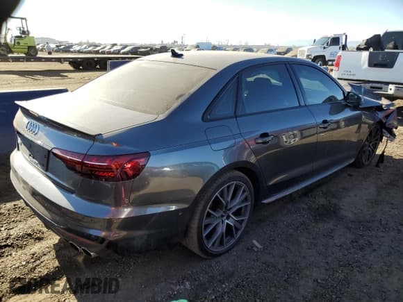 ✅ 2021 Audi S4 Prestige • VIN: WAUC4BF45MA010835 • Лот: 83412464. Опубликован ранее на Copart с пробегом 19 157 миль. Бесплатный доступ к архиву аукционных продаж из США и подробный отчёт об истории автомобиля на DreamBid. Изображение 3.