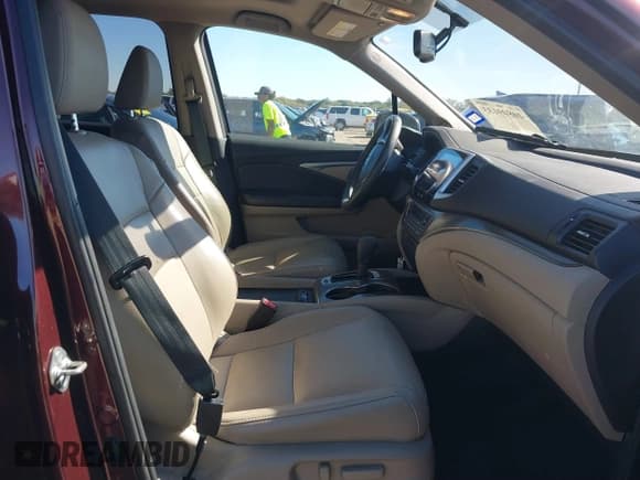 ✅ 2017 Honda Pilot EX-L • VIN: 5FNYF5H70HB019337 • Lot: 40809133. Listed on IAAI with 98,102 mi. Free auction sales archive from the USA and detailed vehicle history report at DreamBid. Image 5.