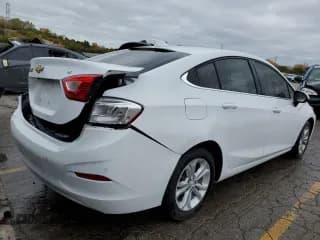 ✅ 2019 Chevrolet Cruze LT • VIN: 1G1BE5SM1K7131139 • Lot: 63574142. Listed on Copart with 32,906 mi. Free auction sales archive from the USA and detailed vehicle history report at DreamBid. Image 4.