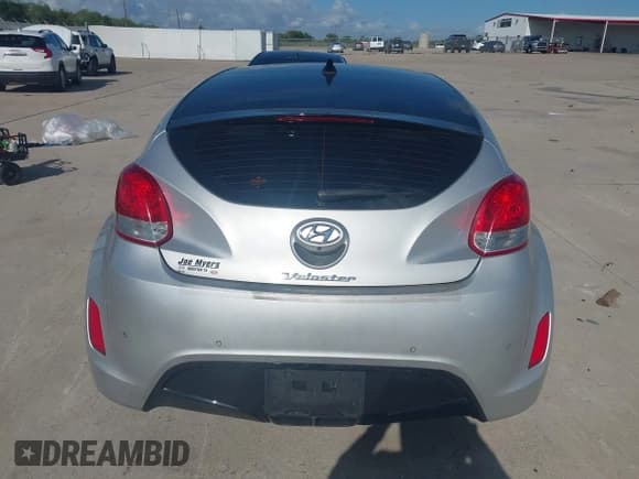 ✅ 2012 Hyundai Veloster w/Red Int • VIN: KMHTC6AD4CU053866 • Lot: 43278884. Wystawiony na IAAI z przebiegiem 155 497 mil. Bezpłatny archiwum sprzedaży aukcyjnych z USA i szczegółowy raport historii pojazdu na DreamBid. Zdjęcie 16.