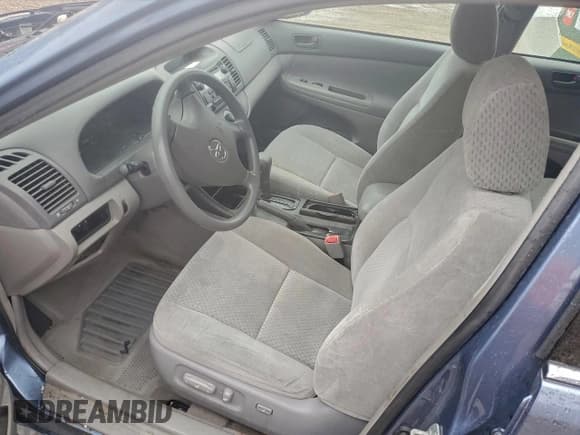 ✅ 2004 Toyota Camry LE • VIN: 4T1BE32K04U927990 • Lot: 93869945. Wystawiony na Copart z przebiegiem 131 093 mil. Bezpłatny archiwum sprzedaży aukcyjnych z USA i szczegółowy raport historii pojazdu na DreamBid. Zdjęcie 7.