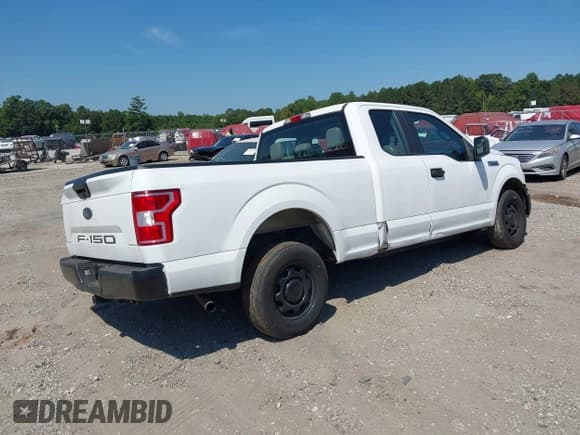 ✅ 2018 Ford F-150 XL • VIN: 1FTEX1CB3JKE21074 • Lot: 43141849. Wystawiony na IAAI z przebiegiem 165 245 mil. Bezpłatny archiwum sprzedaży aukcyjnych z USA i szczegółowy raport historii pojazdu na DreamBid. Zdjęcie 4.