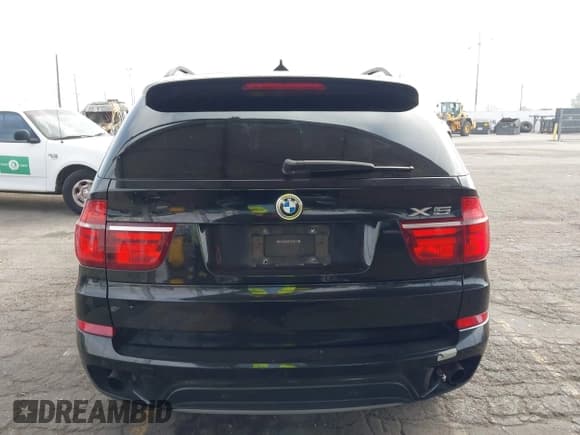 ✅ 2011 BMW X5 35i • VIN: 5UXZV4C51BL402438 • Lot: 43628461. Listed on IAAI with 150,710 mi. Free auction sales archive from the USA and detailed vehicle history report at DreamBid. Image 17.