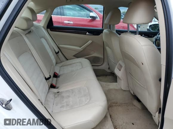 ✅ 2012 Volkswagen Passat SEL Premium • VIN: 1VWCN7A36CC109997 • Лот: 71170215. Опубликован ранее на Copart с пробегом 174 392 миль. Бесплатный доступ к архиву аукционных продаж из США и подробный отчёт об истории автомобиля на DreamBid. Изображение 10.