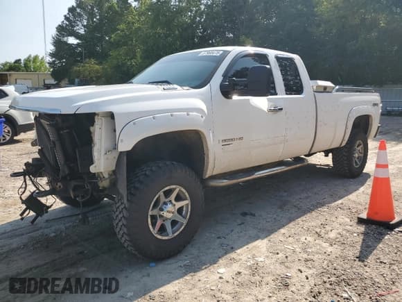✅ 2008 Chevrolet Silverado 2500HD 1LT • VIN: 1GCHK29K08E214305 • Lot: 57968475. Wystawiony na Copart z przebiegiem 173 232 mil. Bezpłatny archiwum sprzedaży aukcyjnych z USA i szczegółowy raport historii pojazdu na DreamBid. Zdjęcie 1.