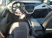 ✅ 2018 Chevrolet Bolt EV Premier • VIN: 1G1FX6S01J4139594 • Lot: 48370304. Wystawiony na Copart z przebiegiem 77 976 mil. Bezpłatny archiwum sprzedaży aukcyjnych z USA i szczegółowy raport historii pojazdu na DreamBid. Zdjęcie 8.