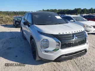 2023 Mitsubishi Outlander SEL z VIN JA4J3VA89PZ010457, wystawiony jako IAAI lot #40699749 z przebiegiem 10 429 mil mil oraz . Historia ofert i sprzedaży dostępna na DreamBid. Obrazek 1.