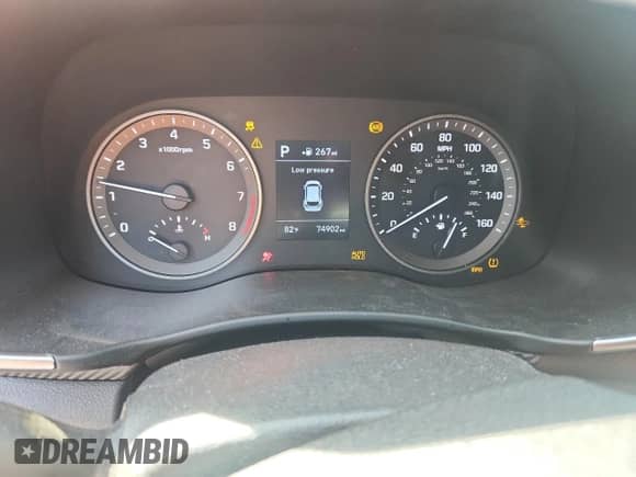 2019 Hyundai Tucson SE z VIN KM8J23A42KU000915, wystawiony jako Copart lot #81346415 z przebiegiem 74 902 mil mil oraz Szkoda całkowita • Salvage title. Historia ofert i sprzedaży dostępna na DreamBid. Obrazek 9.