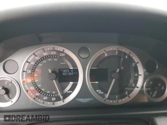 ✅ 2011 Aston Martin Rapide • VIN: SCFHDDAJXBAF01954 • Lot: 51511515. Wystawiony na Copart z przebiegiem 40 184 mil. Bezpłatny archiwum sprzedaży aukcyjnych z USA i szczegółowy raport historii pojazdu na DreamBid. Zdjęcie 9.