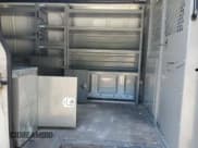 ✅ 2018 Ford Transit • VIN: 1FTYR2CV0JKA78165 • Lot: 70396615. Wystawiony na Copart z przebiegiem 216 761 mil. Bezpłatny archiwum sprzedaży aukcyjnych z USA i szczegółowy raport historii pojazdu na DreamBid. Zdjęcie 11.