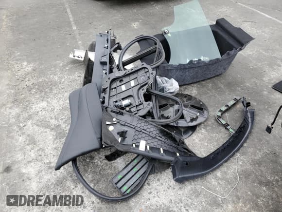 ✅ 2022 Tesla Model 3 • VIN: 5YJ3E1EA0NF375126 • Lot: 53294925. Listed on Copart with 28,318 mi. Free auction sales archive from the USA and detailed vehicle history report at DreamBid. Image 12.