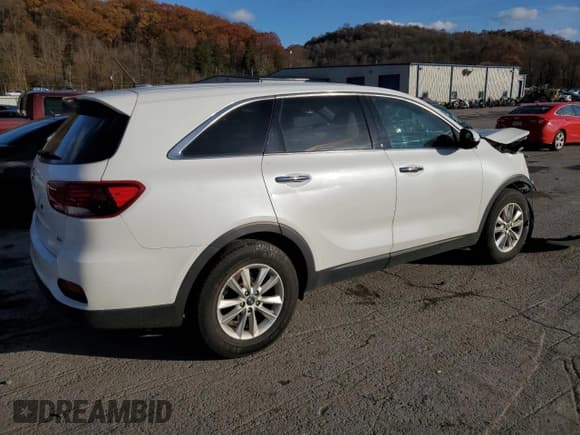 ✅ 2020 Kia Sorento LX • VIN: 5XYPG4A37LG695392 • Лот: 92428635. Опубликован ранее на Copart с пробегом 134 950 миль. Бесплатный доступ к архиву аукционных продаж из США и подробный отчёт об истории автомобиля на DreamBid. Изображение 3.