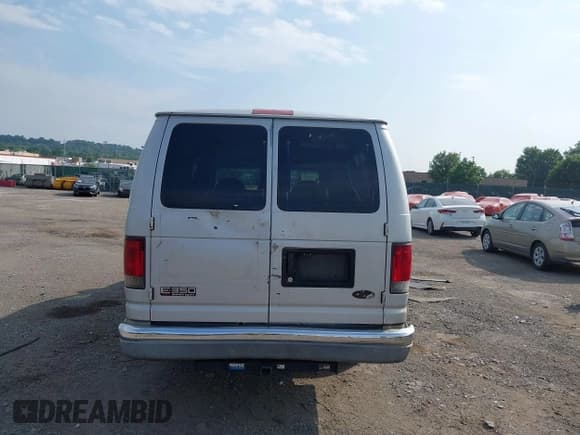 ✅ 2002 Ford Econoline Passenger XL • VIN: 1FBSS31L22HB33221 • Лот: 42613580. Опубликован ранее на IAAI с пробегом 196 057 миль. Бесплатный доступ к архиву аукционных продаж из США и подробный отчёт об истории автомобиля на DreamBid. Изображение 16.