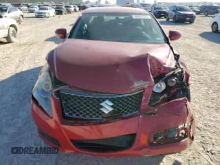 ✅ 2012 Suzuki Kizashi SE • VIN: JS2RF9A38C6100213 • Lot: 80827524. Wystawiony na Copart z przebiegiem 81 211 mil. Bezpłatny archiwum sprzedaży aukcyjnych z USA i szczegółowy raport historii pojazdu na DreamBid. Zdjęcie 5.