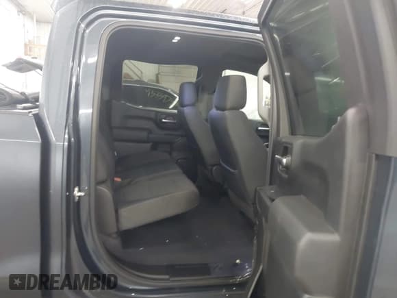 ✅ 2019 Chevrolet Silverado 1500 LT • VIN: 1GCPYDEK5KZ313049 • Lot: 43331946. Wystawiony na IAAI z przebiegiem 117 547 mil. Bezpłatny archiwum sprzedaży aukcyjnych z USA i szczegółowy raport historii pojazdu na DreamBid. Zdjęcie 8.