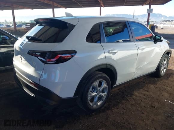 ✅ 2024 Honda HR-V LX • VIN: 3CZRZ1H38RM715985 • Lot: 43505006. Listed on IAAI with 11,192 mi. Free auction sales archive from the USA and detailed vehicle history report at DreamBid. Image 4.
