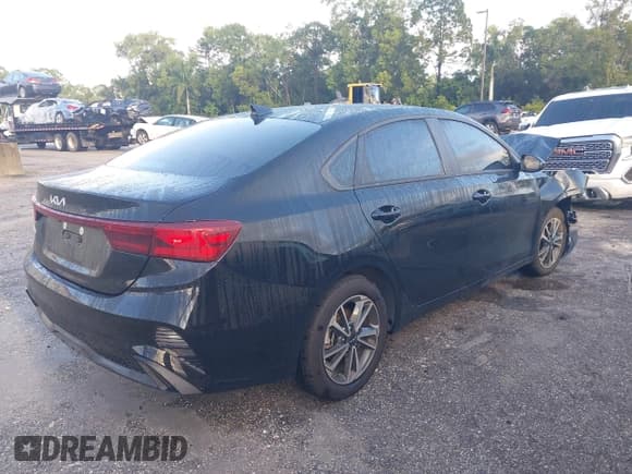 ✅ 2024 Kia Forte LXS • VIN: 3KPF24AD8RE787667 • Lot: 43426519. Wystawiony na IAAI z przebiegiem 10 958 mil. Bezpłatny archiwum sprzedaży aukcyjnych z USA i szczegółowy raport historii pojazdu na DreamBid. Zdjęcie 4.