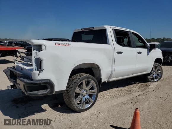 ✅ 2021 Chevrolet Silverado 1500 Custom Trail Boss • VIN: 1GCPYCEF0MZ360361 • Lot: 77832814. Wystawiony na Copart z przebiegiem 28 735 mil. Bezpłatny archiwum sprzedaży aukcyjnych z USA i szczegółowy raport historii pojazdu na DreamBid. Zdjęcie 3.