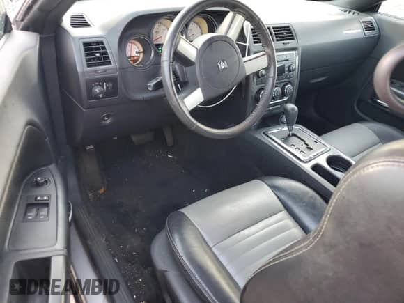 2010 Dodge Challenger SE z VIN 2B3CJ4DV2AH189661, wystawiony jako Copart lot #70887284 z przebiegiem 72 210 mil mil oraz Szkoda całkowita • Salvage title. Historia ofert i sprzedaży dostępna na DreamBid. Obrazek 8.