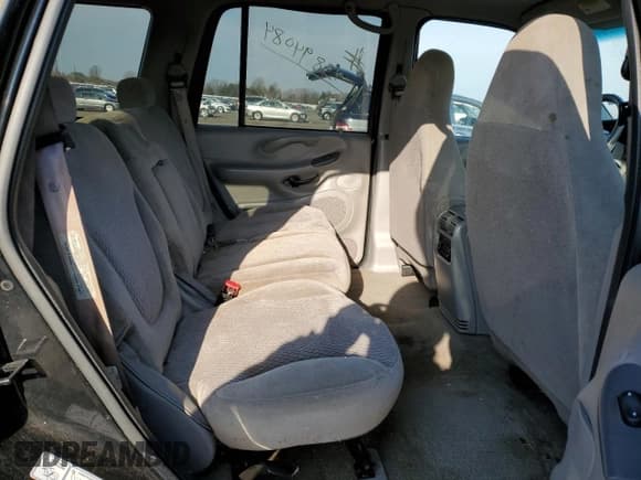 ✅ 1998 Ford Expedition XLT • VIN: 1FMRU18W9WLB45938 • Лот: 46997505. Опубликован ранее на Copart с пробегом 162 797 миль. Бесплатный доступ к архиву аукционных продаж из США и подробный отчёт об истории автомобиля на DreamBid. Изображение 11.