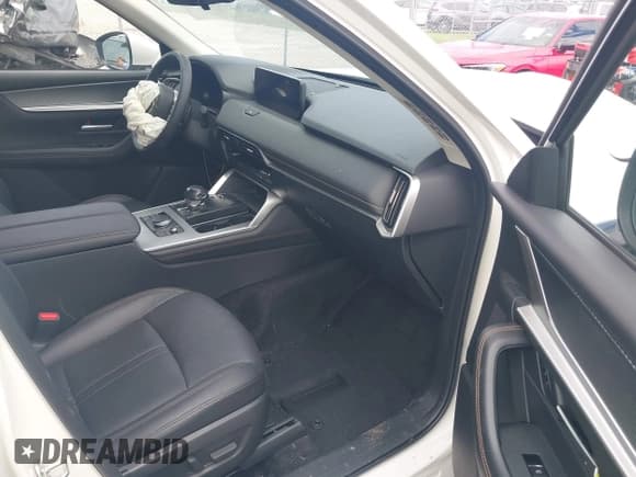 ✅ 2024 Mazda CX-90 Preferred • VIN: JM3KKBHA7R1188199 • Lot: 43464624. Wystawiony na IAAI z przebiegiem 32 859 mil. Bezpłatny archiwum sprzedaży aukcyjnych z USA i szczegółowy raport historii pojazdu na DreamBid. Zdjęcie 5.