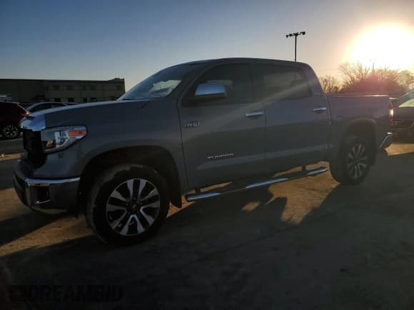 ✅ 2018 Toyota Tundra SR5 • VIN: 5TFFY5F16JX237455 • Lot: 84060504. Wystawiony na Copart z przebiegiem 105 034 mil. Bezpłatny archiwum sprzedaży aukcyjnych z USA i szczegółowy raport historii pojazdu na DreamBid. Zdjęcie 1.