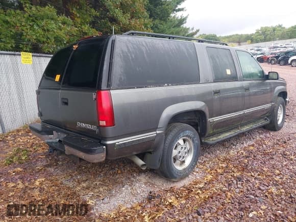 ✅ 1999 Chevrolet Suburban • VIN: 3GNFK16R9XG147947 • Lot: 43211972. Wystawiony na IAAI z przebiegiem 63 492 mil. Bezpłatny archiwum sprzedaży aukcyjnych z USA i szczegółowy raport historii pojazdu na DreamBid. Zdjęcie 4.