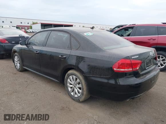 ✅ 2012 Volkswagen Passat S • VIN: 1VWAP7A33CC073431 • Lot: 39998507. Wystawiony na IAAI z przebiegiem 117 791 mil. Bezpłatny archiwum sprzedaży aukcyjnych z USA i szczegółowy raport historii pojazdu na DreamBid. Zdjęcie 3.