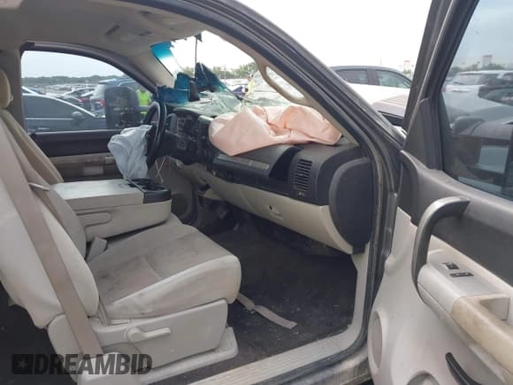 ✅ 2009 Chevrolet Silverado 2500HD LT • VIN: 1GCHK59K99E147190 • Lot: 42651797. Wystawiony na IAAI z przebiegiem 284 045 mil. Bezpłatny archiwum sprzedaży aukcyjnych z USA i szczegółowy raport historii pojazdu na DreamBid. Zdjęcie 4.