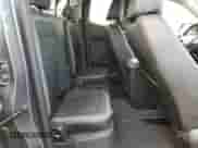 2021 Chevrolet Colorado 4WD Z71 z VIN 1GCHTDEN8M1244758, wystawiony jako Copart lot #59728985 z przebiegiem 62 020 mil mil oraz Szkoda całkowita • Salvage title. Historia ofert i sprzedaży dostępna na DreamBid. Obrazek 10.