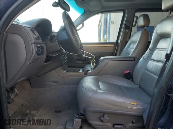 ✅ 2004 Ford Explorer XLT • VIN: 1FMZU73K34UC37013 • Lot: 42126495. Listed on Copart with 184,118 mi. Free auction sales archive from the USA and detailed vehicle history report at DreamBid. Image 7.
