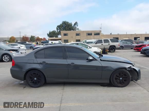 ✅ 2006 BMW 3 Series 325i • VIN: WBAVB13556PT06427 • Лот: 43778110. Опубликован ранее на IAAI с пробегом 231 356 миль. Бесплатный доступ к архиву аукционных продаж из США и подробный отчёт об истории автомобиля на DreamBid. Изображение 14.