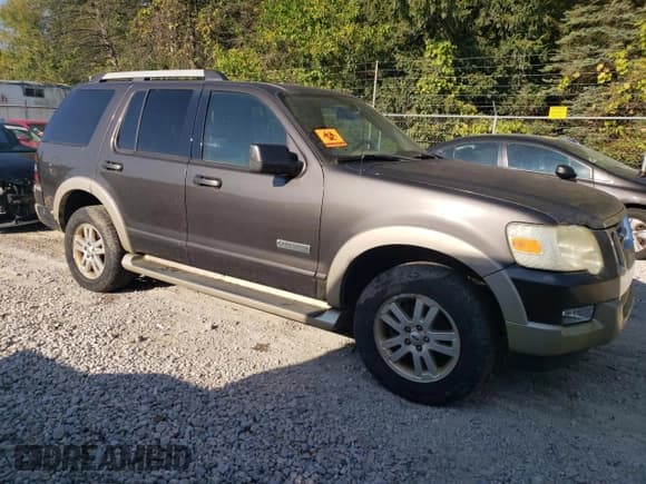 ✅ 2007 Ford Explorer Eddie Bauer • VIN: 1FMEU74EX7UA40867 • Lot: 70993795. Wystawiony na Copart z przebiegiem 204 293 mil. Bezpłatny archiwum sprzedaży aukcyjnych z USA i szczegółowy raport historii pojazdu na DreamBid. Zdjęcie 4.