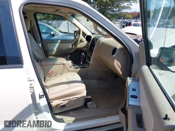 ✅ 2008 Mercury Mountaineer Premier • VIN: 4M2EU48858UJ15655 • Lot: 43245237. Wystawiony na IAAI z przebiegiem 151 740 mil. Bezpłatny archiwum sprzedaży aukcyjnych z USA i szczegółowy raport historii pojazdu na DreamBid. Zdjęcie 5.