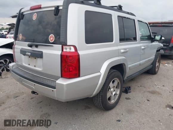 ✅ 2010 Jeep Commander Sport • VIN: 1J4RH4GK3AC108122 • Lot: 42173507. Listed on IAAI with 249,593 mi. Free auction sales archive from the USA and detailed vehicle history report at DreamBid. Image 4.