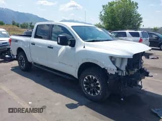 ✅ 2018 Nissan Titan S • VIN: 1N6AA1E54JN551139 • Lot: 42443654. Wystawiony na IAAI z przebiegiem 61 287 mil. Bezpłatny archiwum sprzedaży aukcyjnych z USA i szczegółowy raport historii pojazdu na DreamBid. Zdjęcie 1.