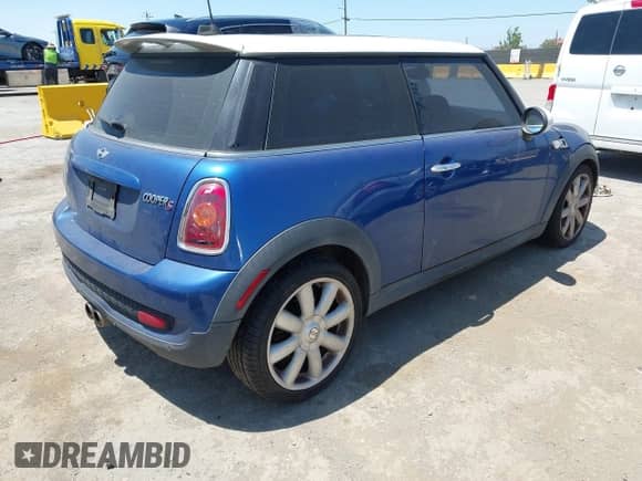 2009 MINI Hardtop S with VIN WMWMF73539TW83496, listed as a IAAI auction lot 42479363 with 148,079 mi miles and . Bid and sale history available at DreamBid. Image 4.