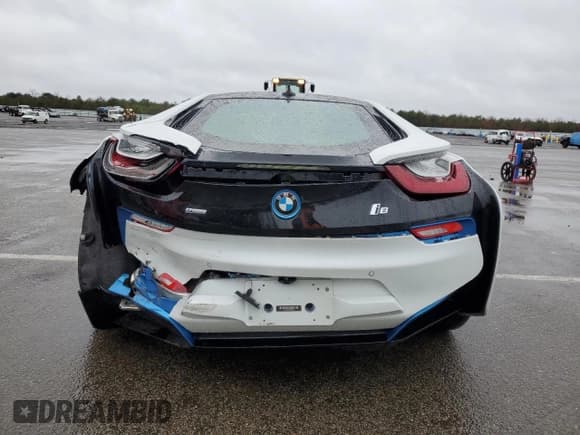 ✅ 2015 BMW i8 • VIN: WBY2Z2C53FV391673 • Лот: 45827224. Опубликован ранее на Copart с пробегом 16 299 миль. Бесплатный доступ к архиву аукционных продаж из США и подробный отчёт об истории автомобиля на DreamBid. Изображение 6.