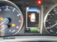 ✅ 2018 Toyota RAV4 XLE • VIN: JTMWFREV3JD128325 • Lot: 92723055. Listed on Copart with 124,335 mi. Free auction sales archive from the USA and detailed vehicle history report at DreamBid. Image 9.