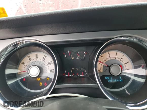 ✅ 2010 Ford Mustang V6 • VIN: 1ZVBP8EN7A5111881 • Lot: 90433715. Listed on Copart with 202,139 mi. Free auction sales archive from the USA and detailed vehicle history report at DreamBid. Image 9.