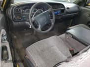 ✅ 1999 Dodge 1500 • VIN: 1B7HC13Y1XJ587668 • Lot: 82743705. Wystawiony na Copart z przebiegiem 170 127 mil. Bezpłatny archiwum sprzedaży aukcyjnych z USA i szczegółowy raport historii pojazdu na DreamBid. Zdjęcie 8.