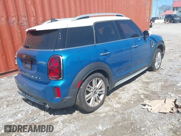 ✅ 2024 MINI Countryman Cooper S • VIN: WMZ53BR06R3S07175 • Lot: 41974692. Listed on IAAI with 16,827 mi. Free auction sales archive from the USA and detailed vehicle history report at DreamBid. Image 4.