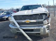 ✅ 2015 Chevrolet Silverado 2500HD LT • VIN: 1GC1KVEGXFF161303 • Lot: 41533039. Wystawiony na IAAI z przebiegiem 249 505 mil. Bezpłatny archiwum sprzedaży aukcyjnych z USA i szczegółowy raport historii pojazdu na DreamBid. Zdjęcie 12.