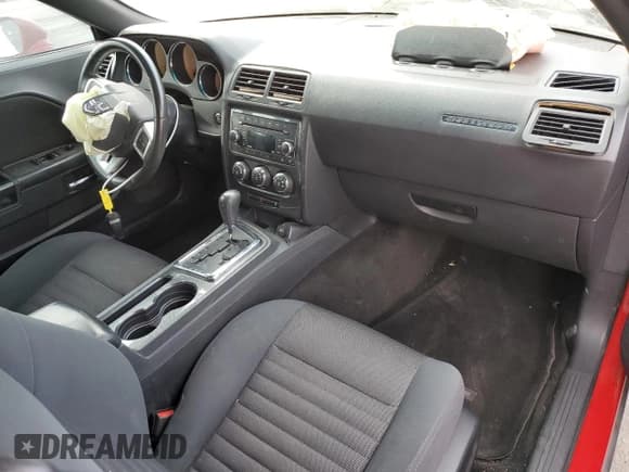 ✅ 2012 Dodge Challenger SXT • VIN: 2C3CDYAG3CH292341 • Lot: 86220874. Wystawiony na Copart z przebiegiem Nie podano. Bezpłatny archiwum sprzedaży aukcyjnych z USA i szczegółowy raport historii pojazdu na DreamBid. Zdjęcie 8.