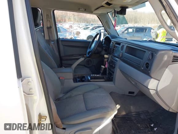 ✅ 2006 Jeep Commander • VIN: 1J8HG48K76C330603 • Lot: 41183106. Wystawiony na IAAI z przebiegiem Nie podano. Bezpłatny archiwum sprzedaży aukcyjnych z USA i szczegółowy raport historii pojazdu na DreamBid. Zdjęcie 5.