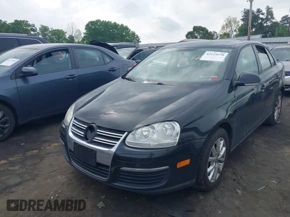 ✅ 2010 Volkswagen Jetta SE • VIN: 3VWRZ7AJ7AM162121 • Lot: 42123570. Listed on IAAI with 174,971 mi. Free auction sales archive from the USA and detailed vehicle history report at DreamBid. Image 17.
