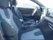 2021 Hyundai Veloster 2.0 z VIN KMHTG6AF3MU032658, wystawiony jako IAAI lot #41356076 z przebiegiem 70 881 mil mil oraz . Historia ofert i sprzedaży dostępna na DreamBid. Obrazek 5.