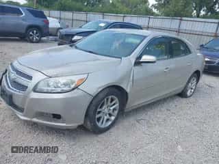 2013 Chevrolet Malibu LT z VIN 1G11C5SA5DF252045, wystawiony jako IAAI lot #42921294 z przebiegiem 191 611 mil mil oraz . Historia ofert i sprzedaży dostępna na DreamBid. Obrazek 2.